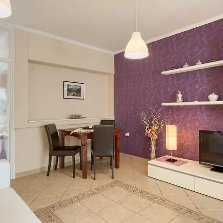 Apartment Idyllisches Mit Mediterranem Garten, Bbq - Nur 15 Minuten Zum