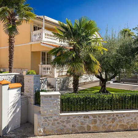 Apartment Idyllisches Mit Mediterranem Garten, Bbq - Nur 15 Minuten Zum *