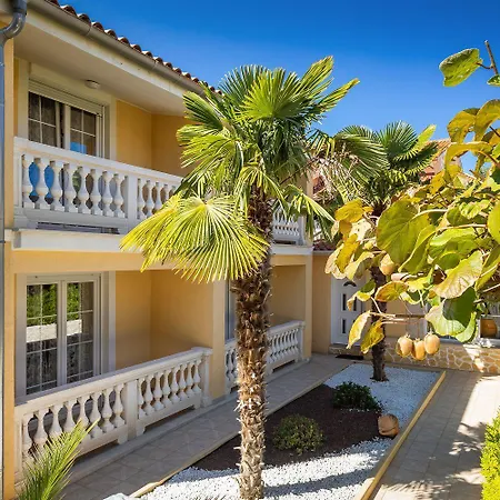 Idyllisches Mit Mediterranem Garten, Bbq - Nur 15 Minuten Zum * Porec