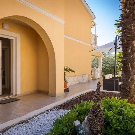Idyllisches Mit Mediterranem Garten, Bbq - Nur 15 Minuten Zum * Porec