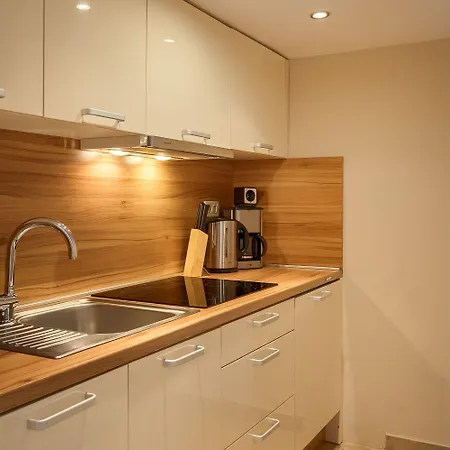 Apartment Idyllisches Mit Mediterranem Garten, Bbq - Nur 15 Minuten Zum