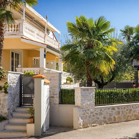 Appartement Idyllisches Mit Mediterranem Garten, Bbq - Nur 15 Minuten Zum *
