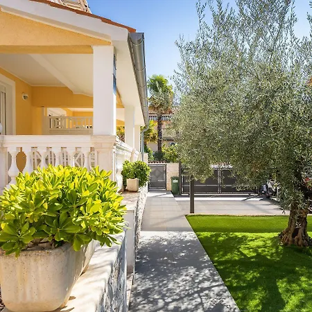 Idyllisches Mit Mediterranem Garten, Bbq - Nur 15 Minuten Zum * Poreč