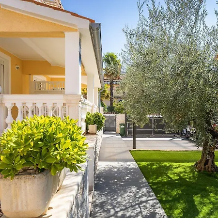Idyllisches Mit Mediterranem Garten, Bbq - Nur 15 Minuten Zum * Porec