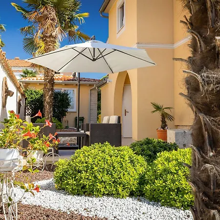 Appartement Idyllisches Mit Mediterranem Garten, Bbq - Nur 15 Minuten Zum